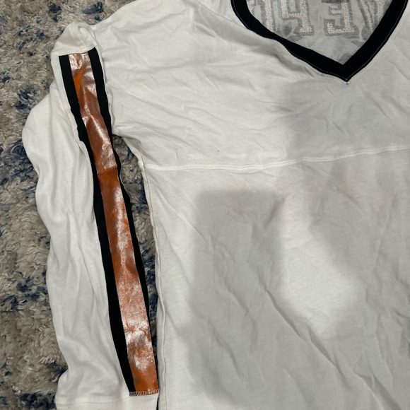 PINK Victoria's Secret White V-Neck Tee - Picture 4 of 11